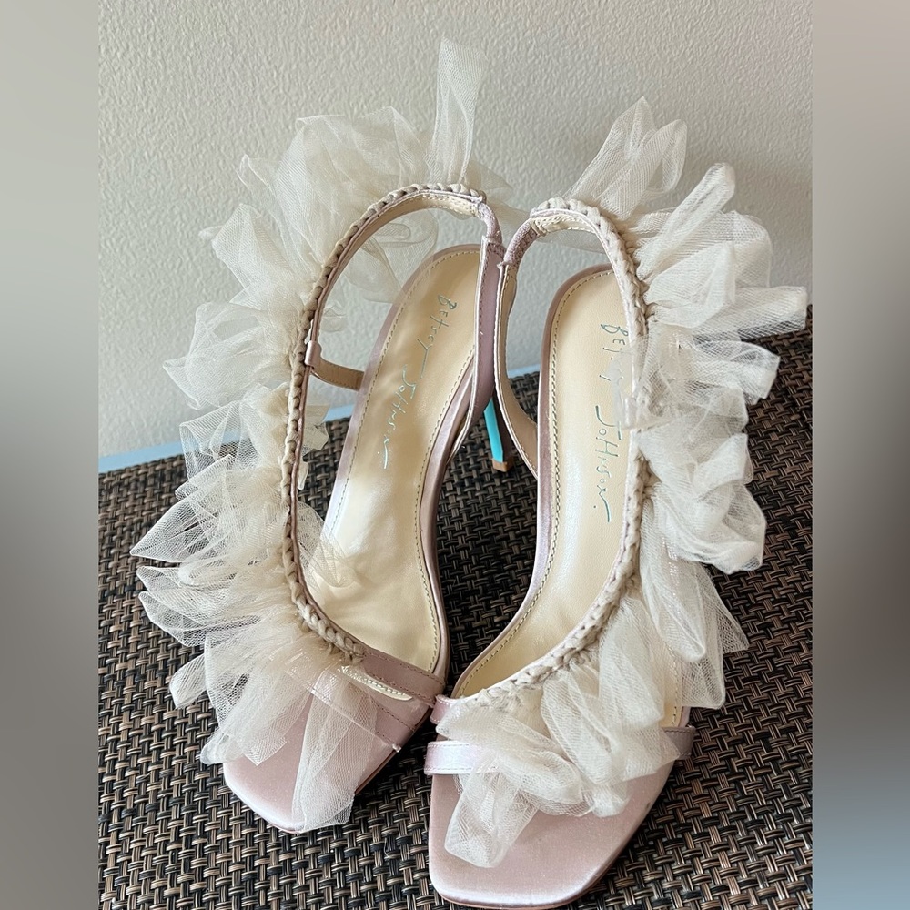 Betsy Johnson Tutu Heeded Sandals 👡